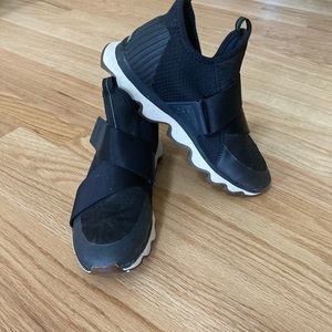 Sorel kinetic Velcro sneaker